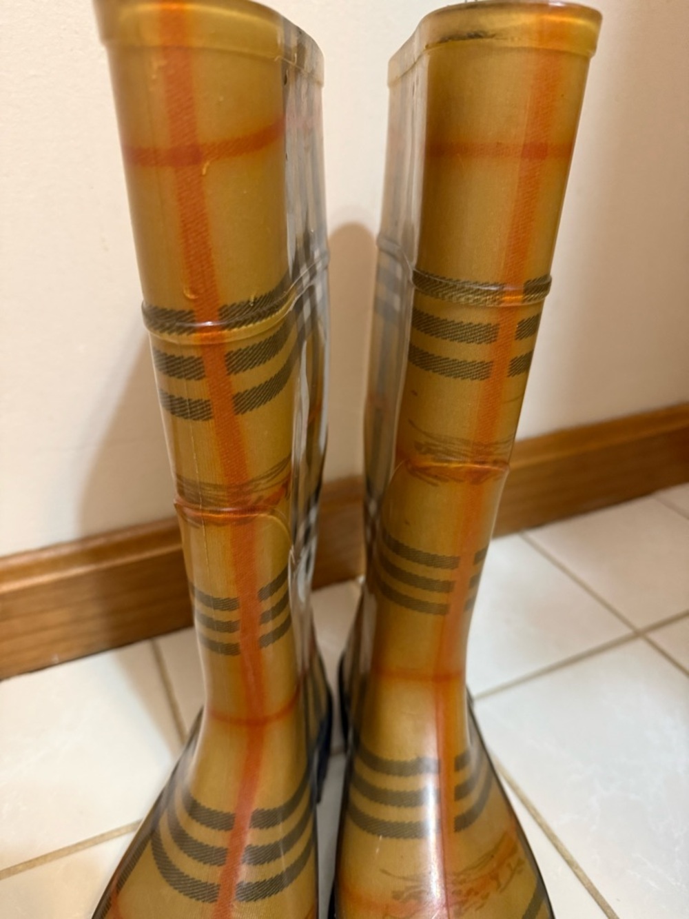 Burberry | Classic Plaid Rain Boots Italian size 37 - Picture 6 of 15